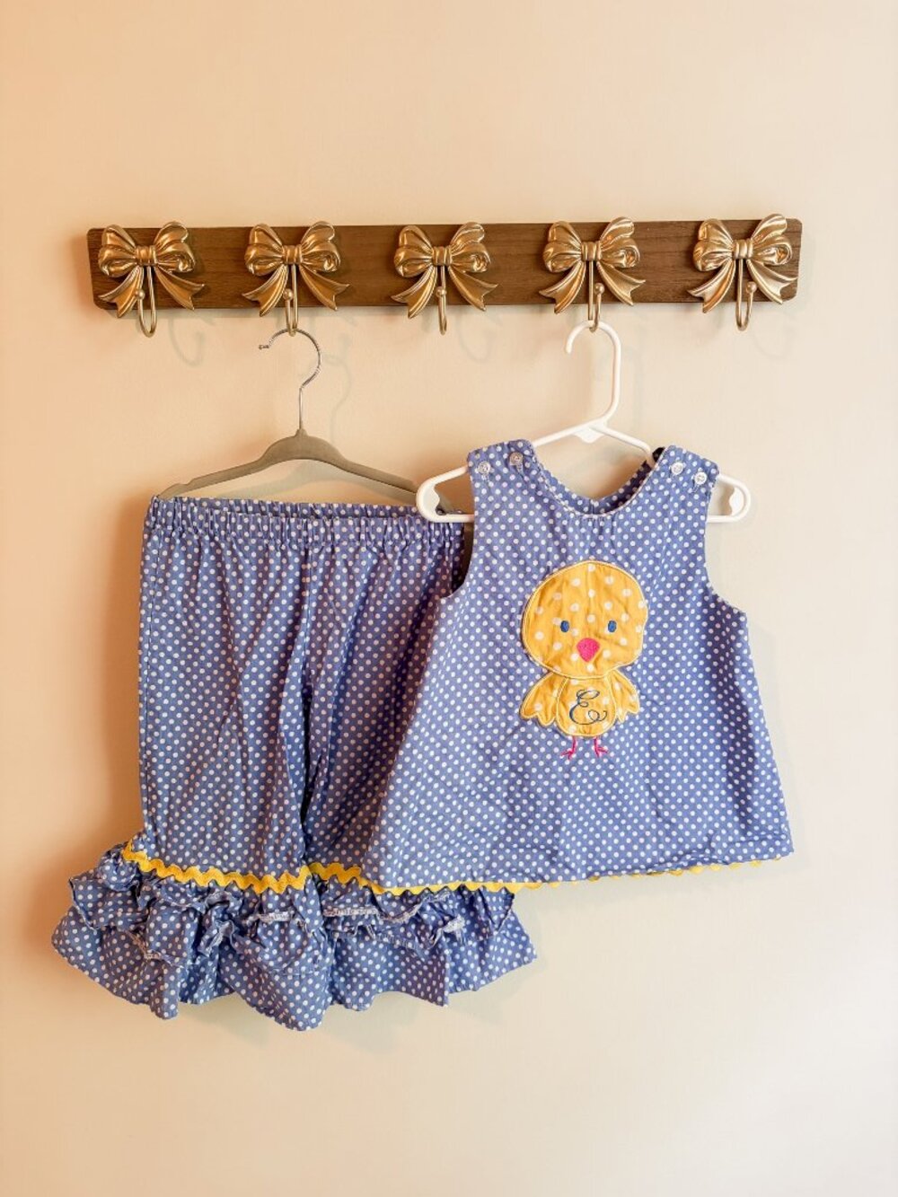 Giggleboxes girls size 2T Blue Polka Dot Yellow Chick Applique Two-Piece Set “E”